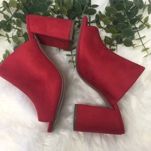 Block heeled suede sandal in size 6
